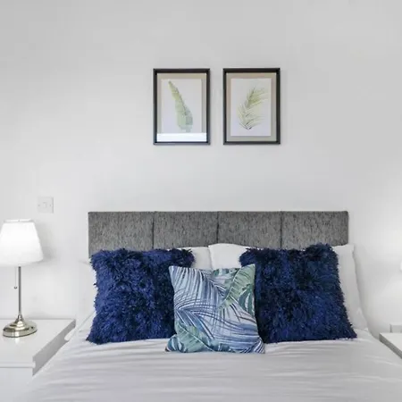Stunning 3-bedroom Flat With Parking * Manchester
