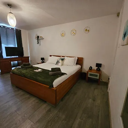 홈스테이 Spacious In The Centre Of The