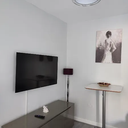 Appartement Newly Refurbished 2- Bed Stylish *