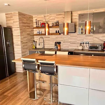 Deeluxe Apartment - Luxury 2 Bedroom Apartment アパート *