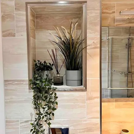 Deeluxe Apartment - Luxury 2 Bedroom Apartment