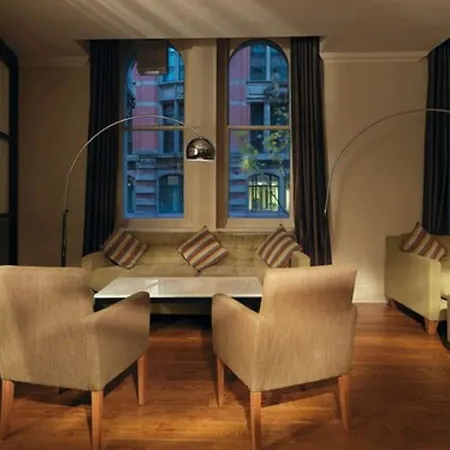 The Townhouse Hotel
