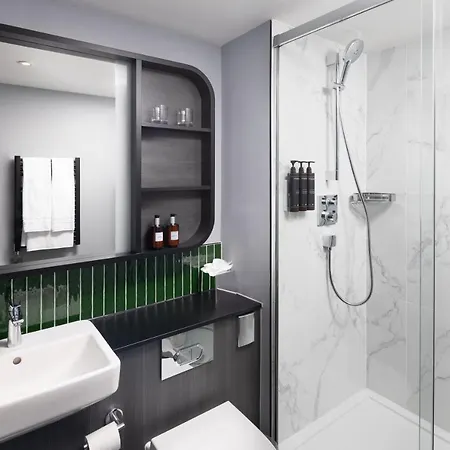 By Marriott Piccadilly Szálloda 4*