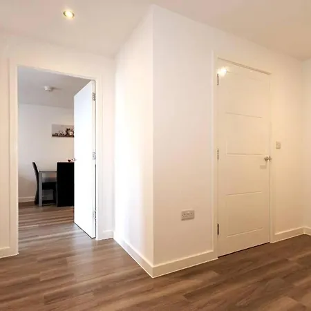 Lovely Entire 2-bed *