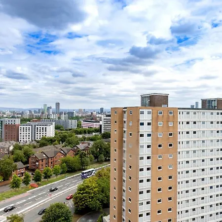 Affordable 3 Bedrooms In Salford With Free Parking Apartamento