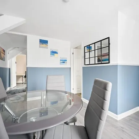 Private Retreat For 3 Near Arndale Centre *