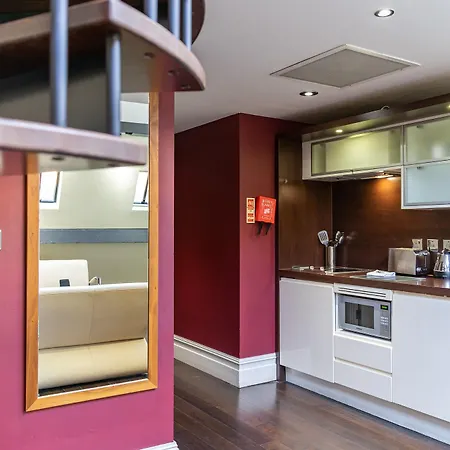 Roomzzz 4* Manchester