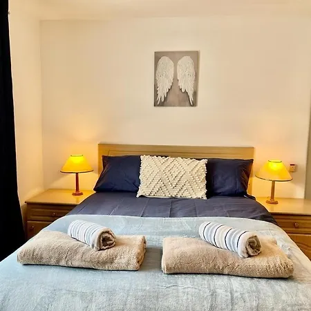 公寓 Spacious 3 Bedroom House - Sleeps 5 *