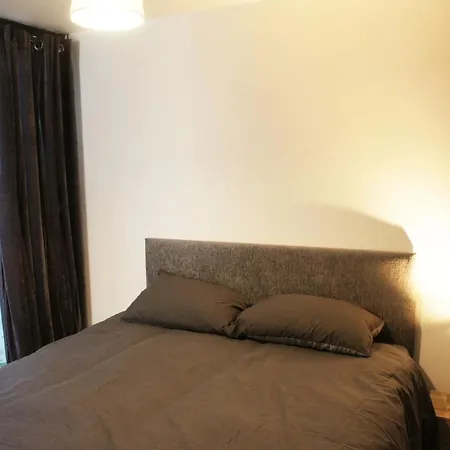 Salford, Apartment *