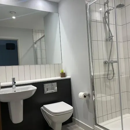 Luxury 2 Bedroom Waterside View Greater * Manchester