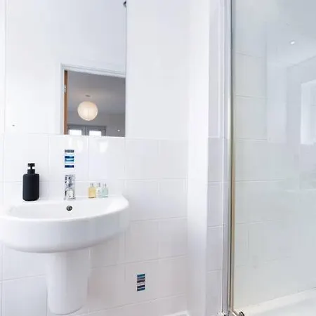 6 Beds 3 Bathroom House Close To Mcr City Centre Prázdninový dům