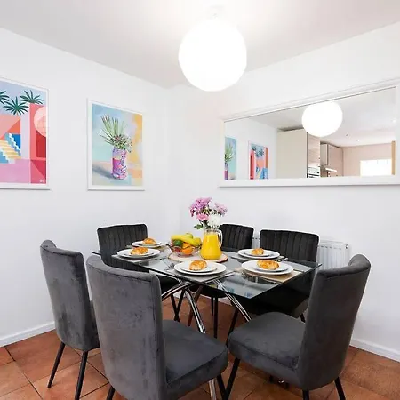 6 Beds 3 Bathroom House Close To Mcr City Centre *