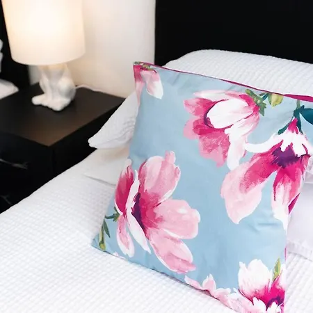 6 Beds 3 Bathroom House Close To Mcr City Centre *