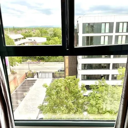 Morden 2 Bed - Old Trafford *