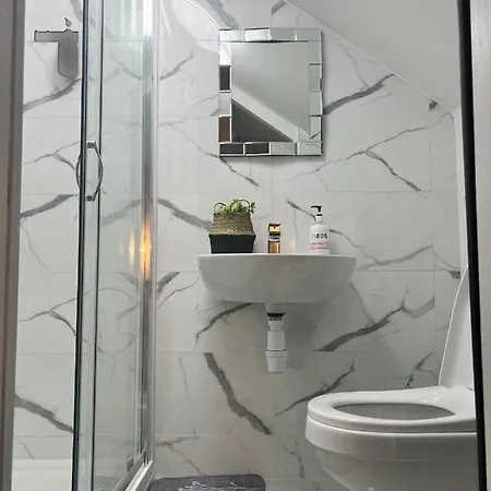 בית אירוח House In The Heart Of