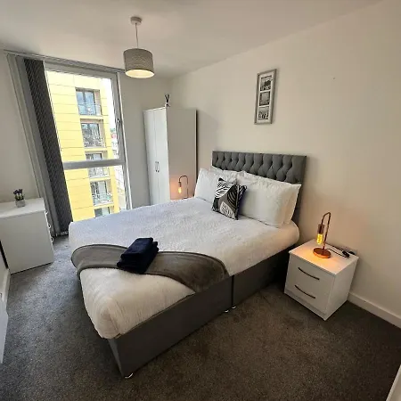 2 Bed With Balcony, Centre