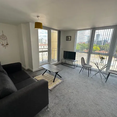 Apartment 2 Bed With Balcony, Centre Manchester