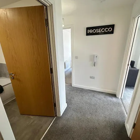 2 Bed With Balcony, Centre Apartment