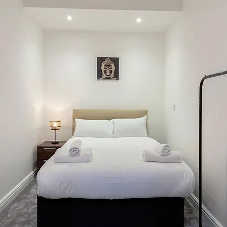 דירה Cosy & Fully Equipped In Swinton מנצ'סטר