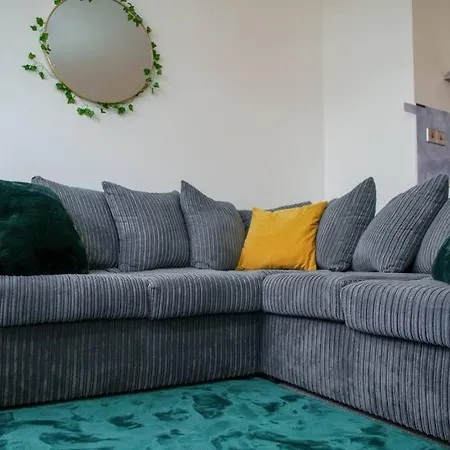 Centre Apartment, Skyline View