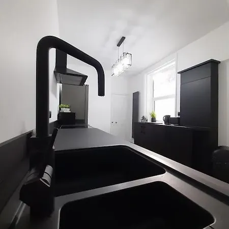 Chic 5 Double Bedroom House - 15 Min To Nyaraló *
