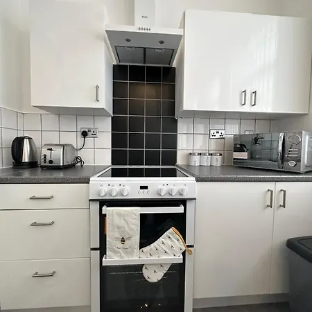 Апартаменты 2 Bedroom Flat Close To City, Stadium And Coop Arena