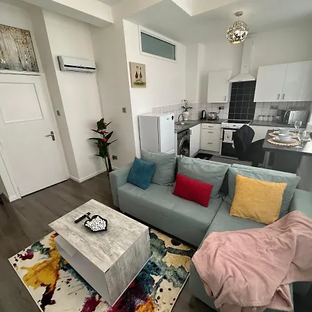 Апартаменты 2 Bedroom Flat Close To City, Stadium And Coop Arena