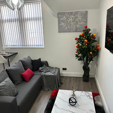 2 Bedroom Flat Close To City, Stadium And Coop Arena Манчестер
