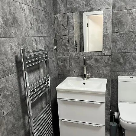 Mordern In Center * Manchester