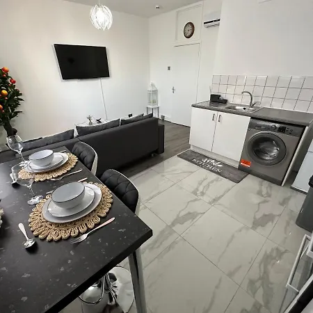 2 Bedroom Flat Close To City, Stadium And Coop Arena Апартаменты Манчестер