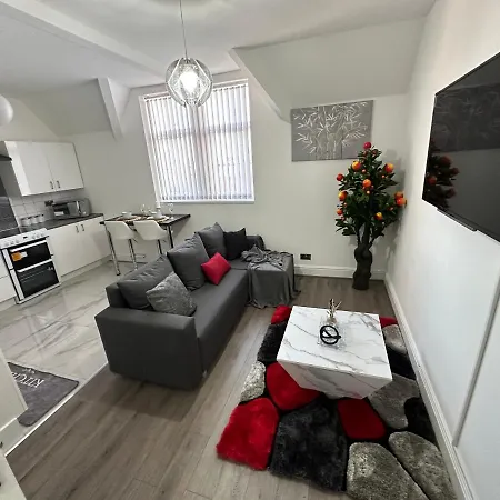 2 Bedroom Flat Close To City, Stadium And Coop Arena Апартаменты *