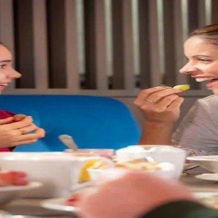 Ξενοδοχείο Clayton Centre 4*