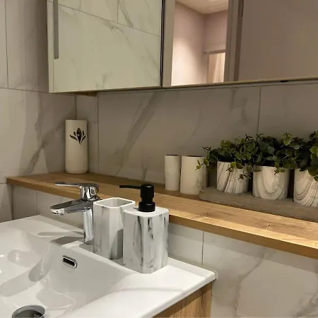 Bella Ruiz City Centre アパート