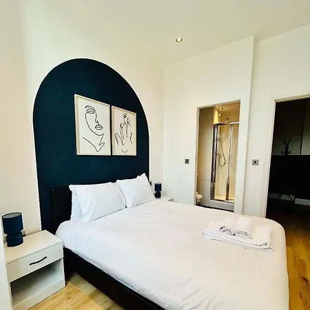 Appartement Bright And Spacious 2 Bed Apt - Sleeps Up To 6 *
