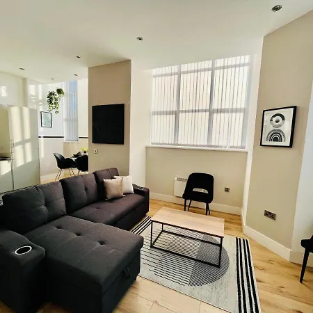 Bright And Spacious 2 Bed Apt - Sleeps Up To 6 맨체스터