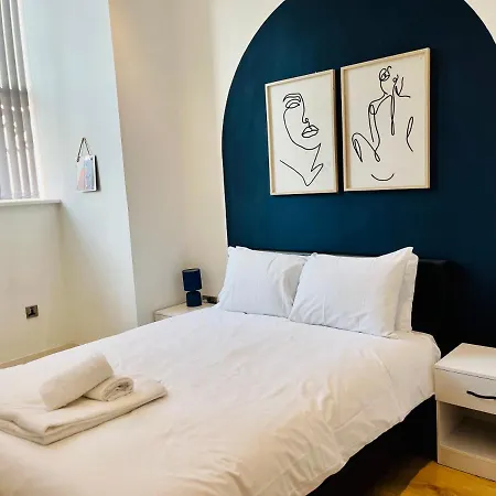 Bright And Spacious 2 Bed Apt - Sleeps Up To 6 맨체스터