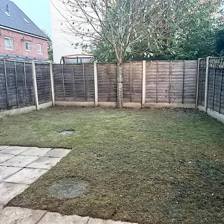 Apartment Secure Parking 3 Bedroom Stylish House With Garden *