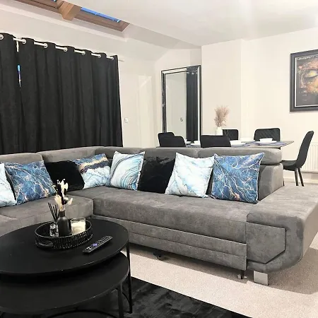 Apartment Secure Parking 3 Bedroom Stylish House With Garden *