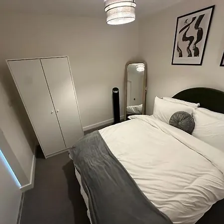 Stylish, Top-floor 1 Bed