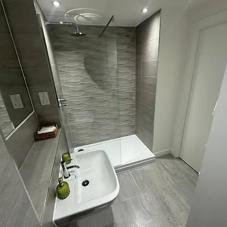 Daire Stylish, Top-floor 1 Bed Manchester