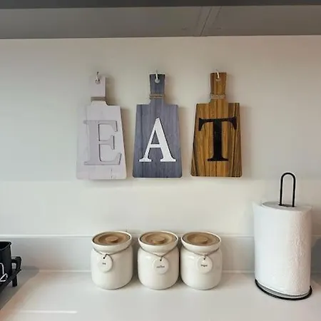 Stylish, Top-floor 1 Bed Daire *