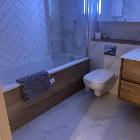 M1 Centre 3 Bed 3 Bath Luxe Penthouse 公寓