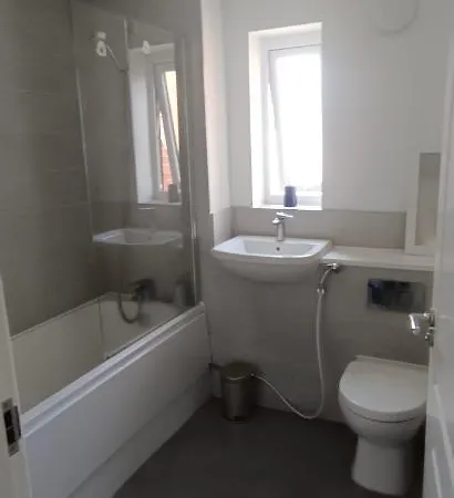 Free Car Park And Walk To Coop, Etihad , Piccadilly,free Snacks