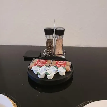 Business Friendly 2br House Sleeps 5, Wi-fi, Workspace & Free Parking 度假居 曼彻斯特