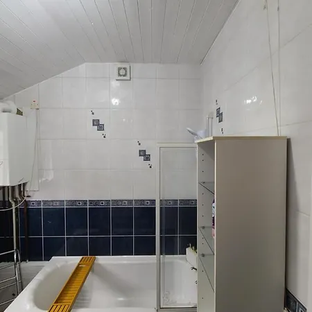 Business Friendly 2br House Sleeps 5, Wi-fi, Workspace & Free Parking 度假居 曼彻斯特