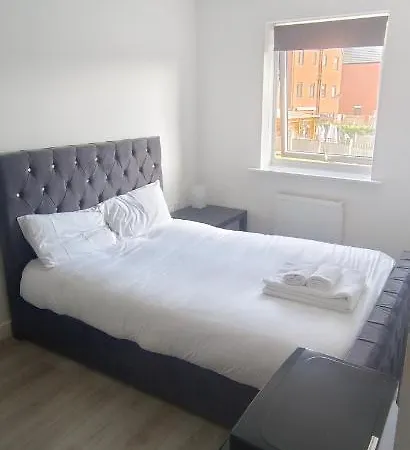 Free Car Park And Walk To Coop, Etihad , Piccadilly,free Snacks Privat bolig *