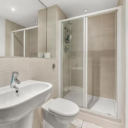 Large - Sleeps 8 Lägenhet Manchester