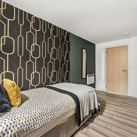 Large - Sleeps 8 * Manchester
