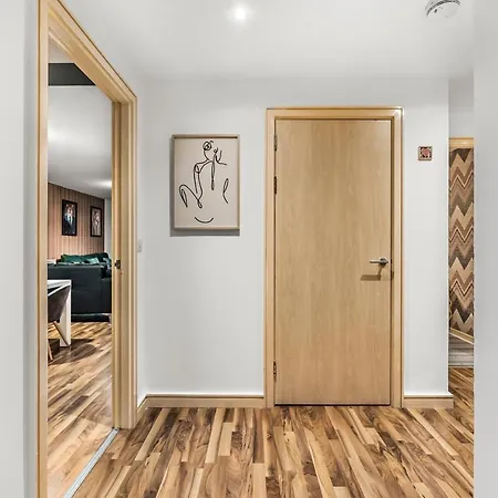 Large - Sleeps 8 *