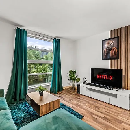 Large - Sleeps 8